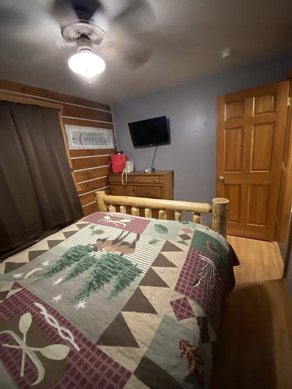 Cabin- no cleaning fees: Cranberry Fest, waterparks, trail riding for utv/atv in Monroe County (WI)