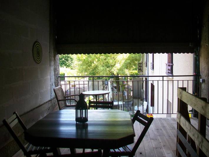 Location de vacances pour 6 personnes, avec terrasse ainsi que jardin et piscine à Saint-Priest - 4