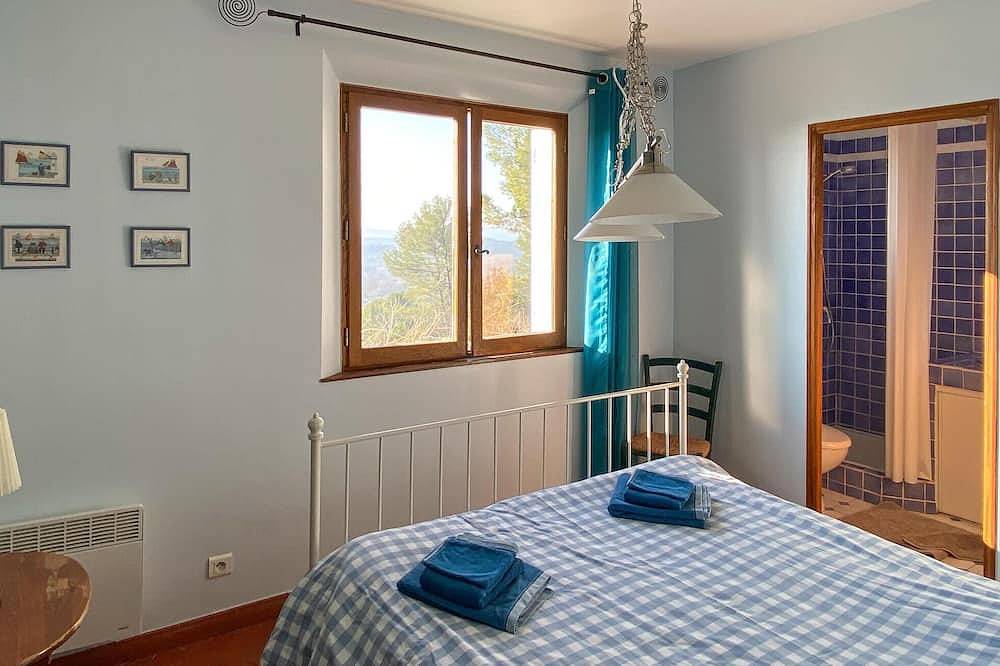 Awesome home in Entrecasteaux in Entrecasteaux, Región Brignoles