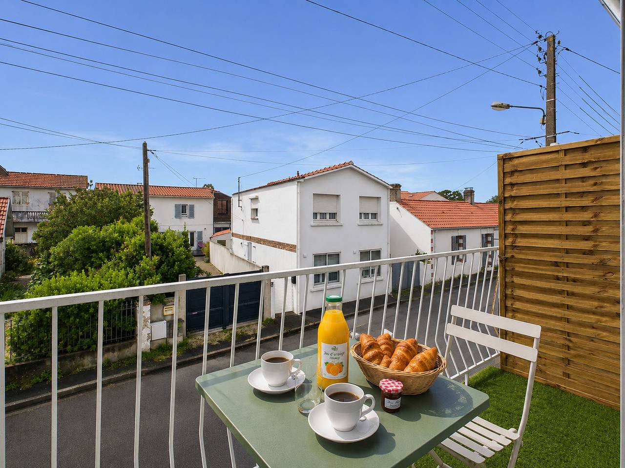 Appartement entier, Plage à pied, appart. 2 adultes 2 enfants in Saint-Hilaire-de-Riez, Vallée de la Loire
