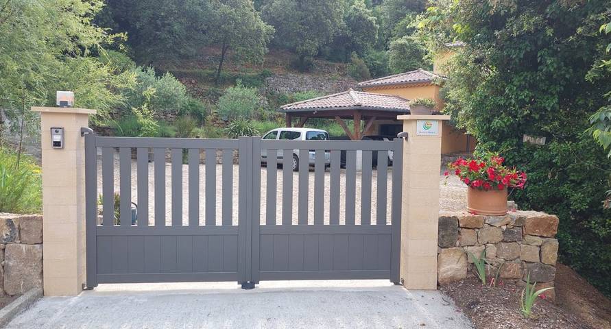 Chambre d’hôte pour 2 personnes, avec jardin à Les Salelles