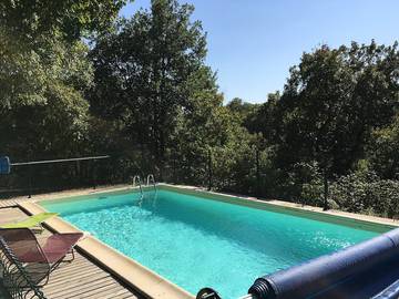 Gîte pour 7 personnes, avec jardin ainsi que terrasse et piscine à Montvalent