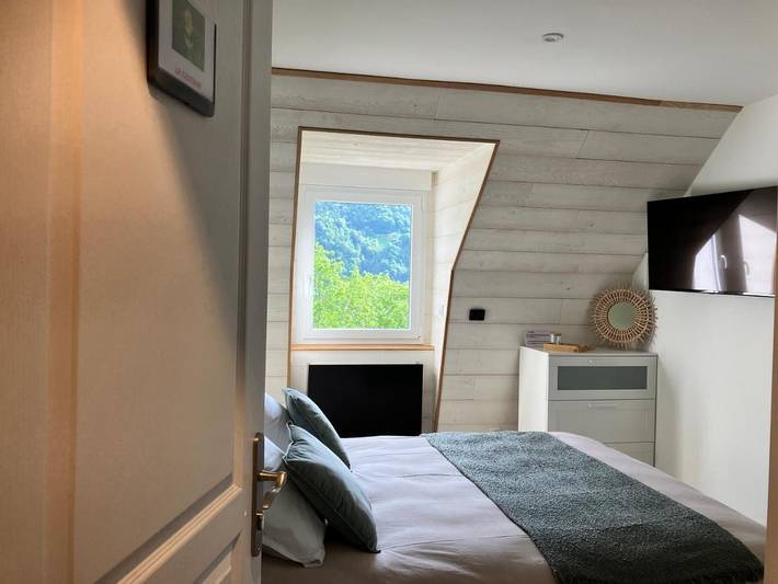 Chambre d’hôte pour 2 personnes, avec Jardin et Vue à Le Falgoux