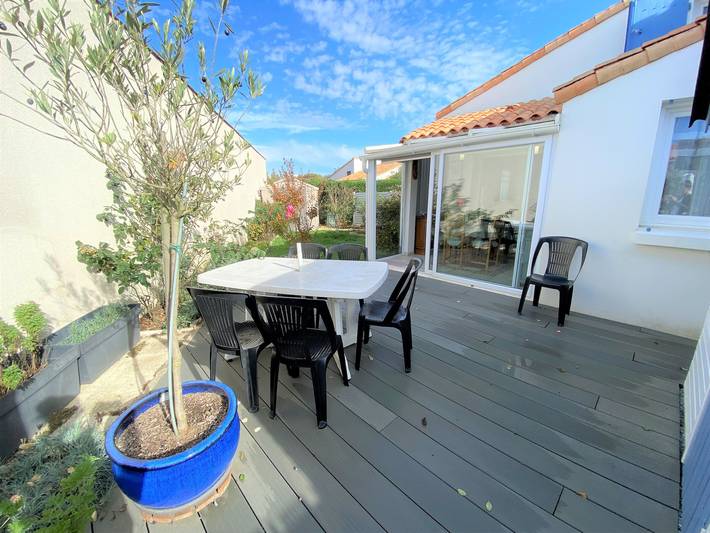 Ferienhaus für 4 Personen, mit Whirlpool und Terrasse sowie Garten und Pool