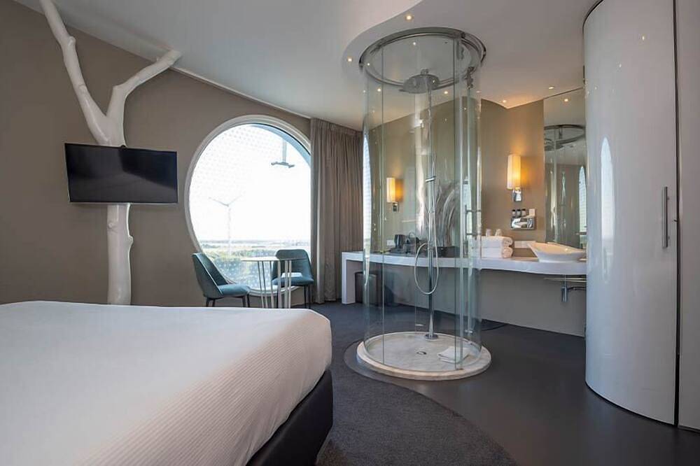 Stylish Oasis | Canal Belt, Keukenhof, & De Hoge Dijk Golf Course Nearby in Zuidoost, Nordholland
