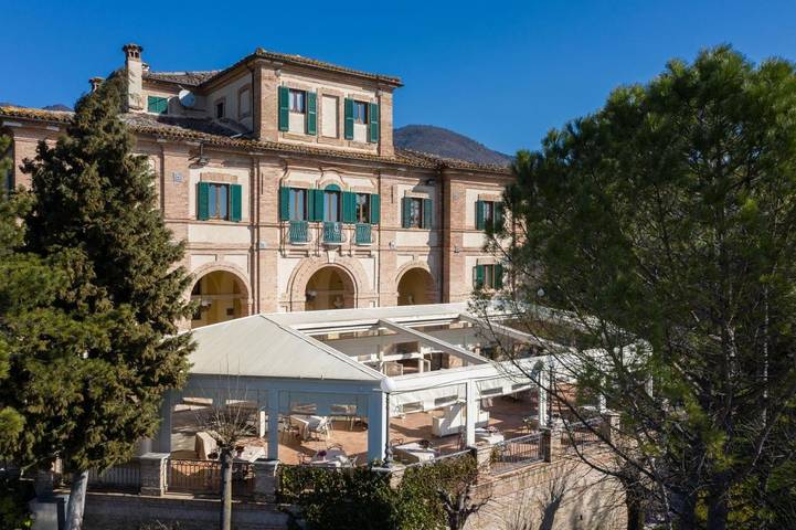 Hôtel pour 2 personnes, avec vue ainsi que piscine et jardin - 1