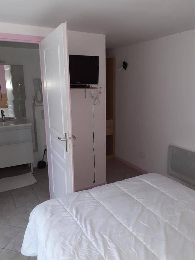 Appartement entier, One-Bedroom Apartment in Rogny-les-Sept-Écluses, Région d'Auxerre