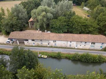 Cottage pour 3 personnes, avec piscine et jardin, animaux acceptés à Coulon