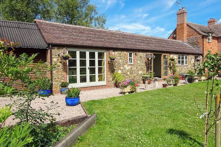 Glamping for 2 people, with garden in Worcestershire