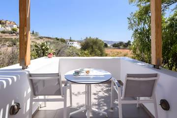Location de vacances pour 2 personnes, avec jardin et balcon dans Milos