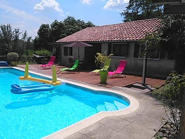 Gîte pour 5 personnes, avec jardin ainsi que vue et piscine dans Lac de Luc