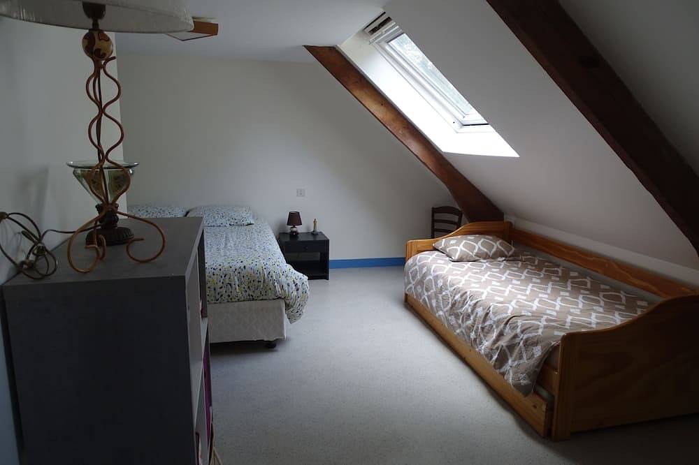 Brittany house in Finistère with fireplace, Pets welcome! in Tourch, Quimper und Umgebung
