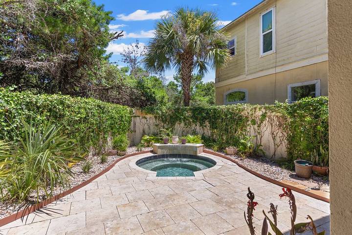 Vacation house for 13 people, with balcony and yard in Florida-30A