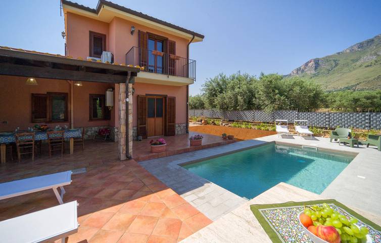 Ferienhaus für 6 Personen, mit Terrasse und Garten sowie Pool