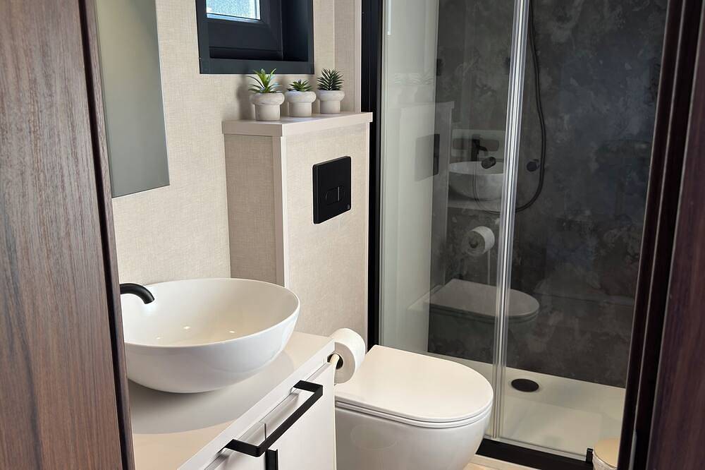 Chic Tiny House with Garden - Between Aix and Marseille in Bouc-Bel-Air, Region de Aix-en-Provence