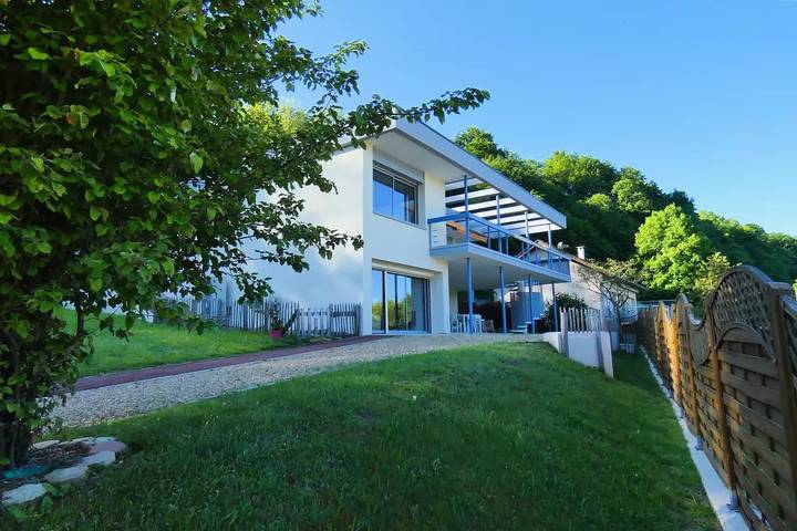 Appartement de vacances pour 6 personnes, avec Balcon et Terrasse ainsi que Jardin et Vue sur le lac