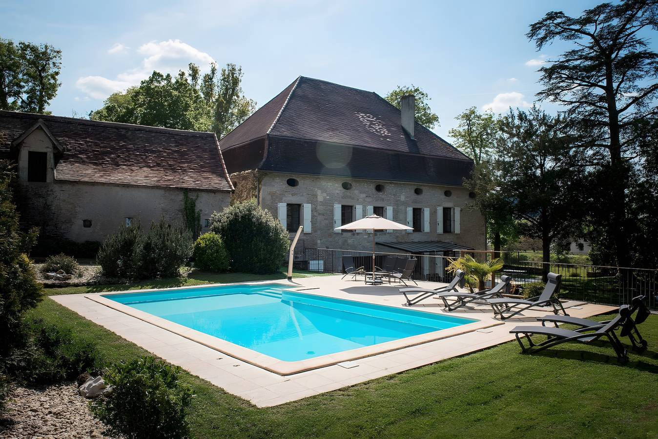 Grande maison de Charme La Rivière, Piscine Chauffée, 15 Personnes in Calvignac, Quercy