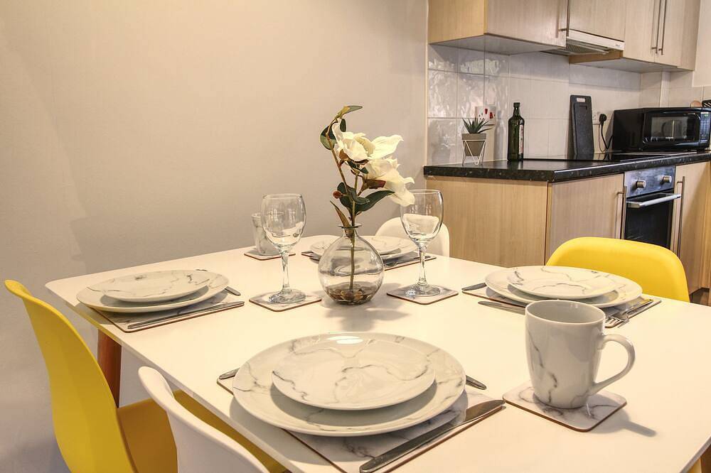 Entire apartment, Modern city centre Apartment + free parking in Wakefield, West Yorkshire