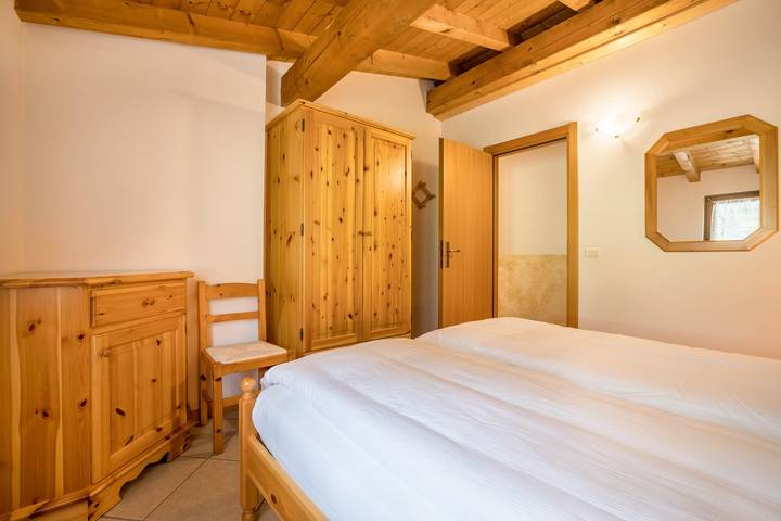 Entire apartment, Farmhouse 'Agriturismo Val D' Egoi App 1' with Mountain View, Shared Garden and Wi-Fi in Tremosine, Garda Mountains