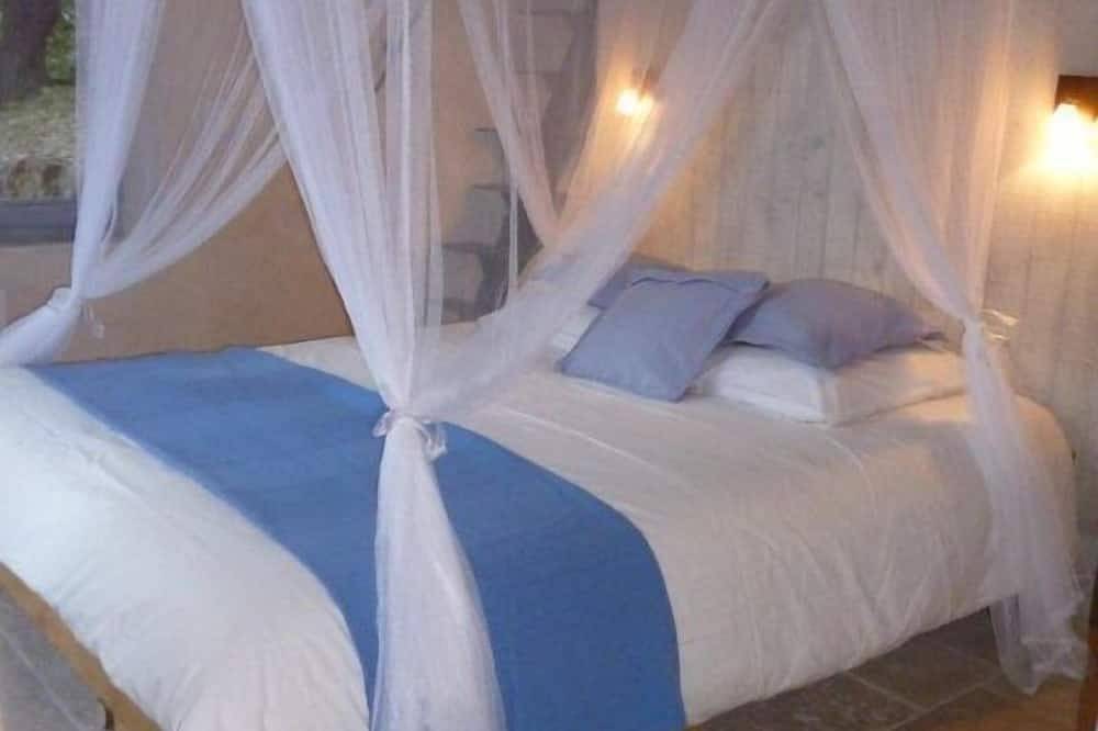 Provence villa quiet private pool large garden near pretty village 6 pers. in Claviers, Draguignan region