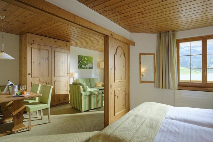 Hôtel pour 4 personnes, avec terrasse ainsi que piscine et sauna, animaux acceptés dans Schwarzsee - 2