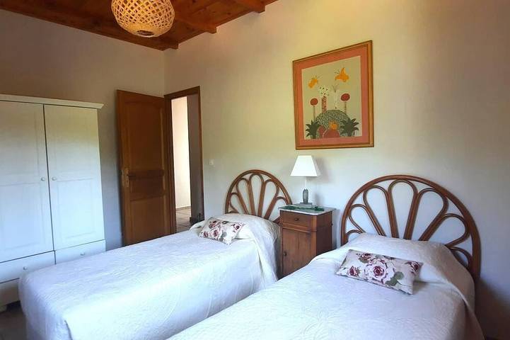 Location de vacances pour 6 personnes, avec jardin à Levie - 3