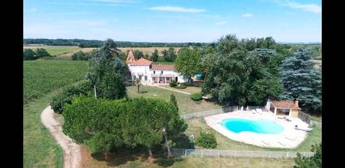 Chambre d’hôte pour 2 personnes, avec piscine ainsi que jardin et vue à Villematier