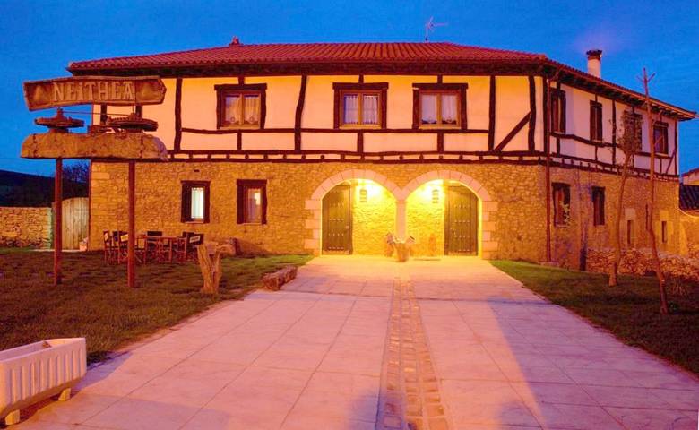 Casa rural para 17 personas, con piscina además de vistas y jardín, Se admiten mascotas en Álava - 4