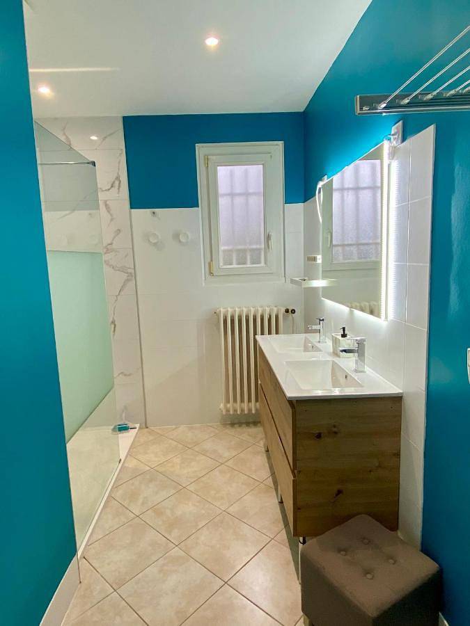 Gîte pour 8 personnes, avec Terrasse à Avrillé - 2