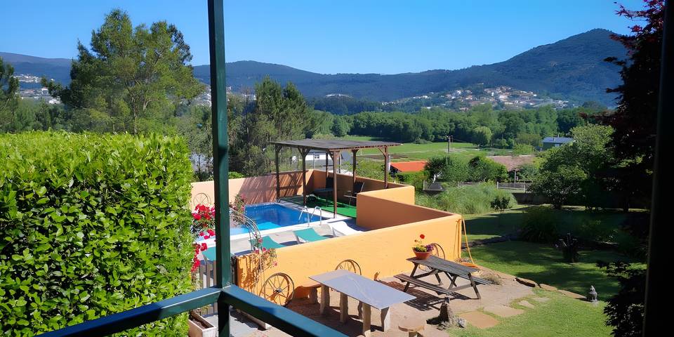 Holiday Home 'Cottage' with Mountain View, Shared Pool and Wi-Fi in O Rosal, Pontevedra Province
