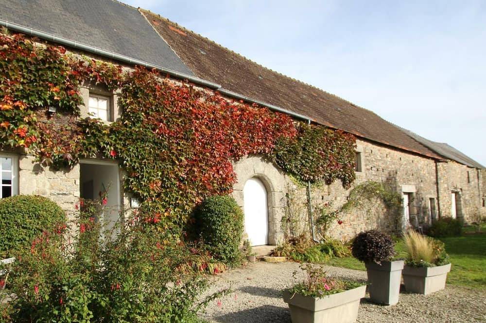 Appartement entier, Découvrez la quiétude du Cotentin: charmant gîte équipé, jardin clos, proche dunes et îles Anglo-Normandes. in Baubigny, Côte de la Déroute
