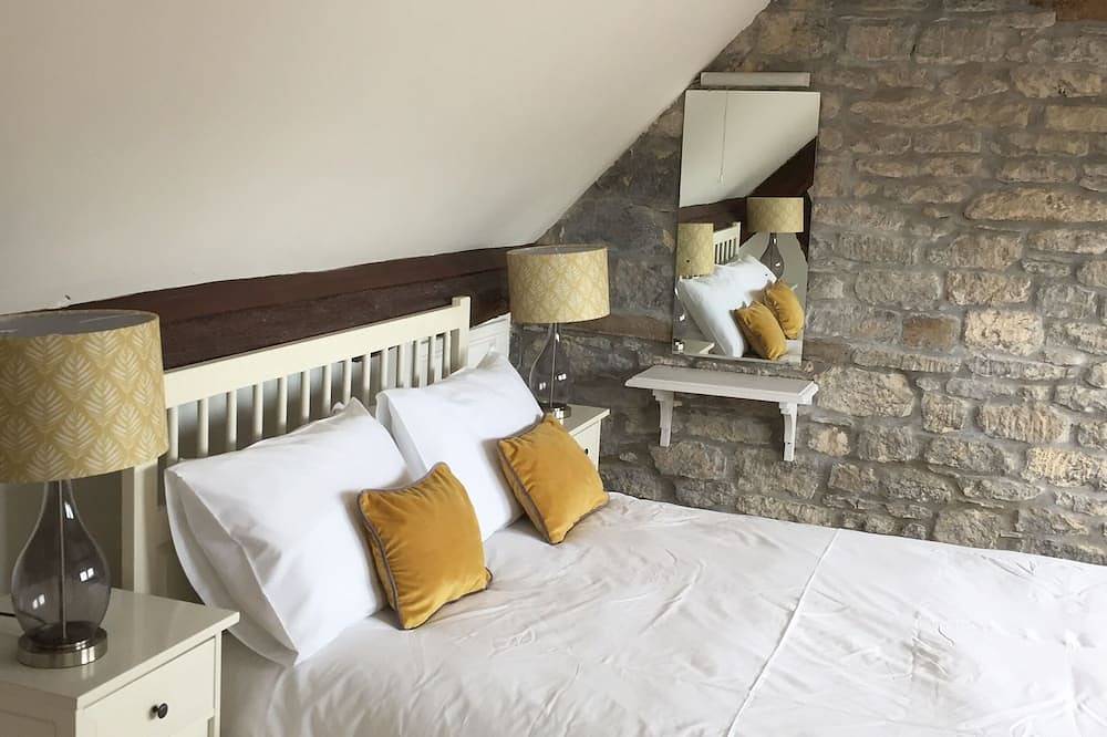 Charming Barn Cottage in the Cotswolds. Sleeps 6 with 3 bedrooms and 2 bathrooms in Winchcombe, Gloucestershire