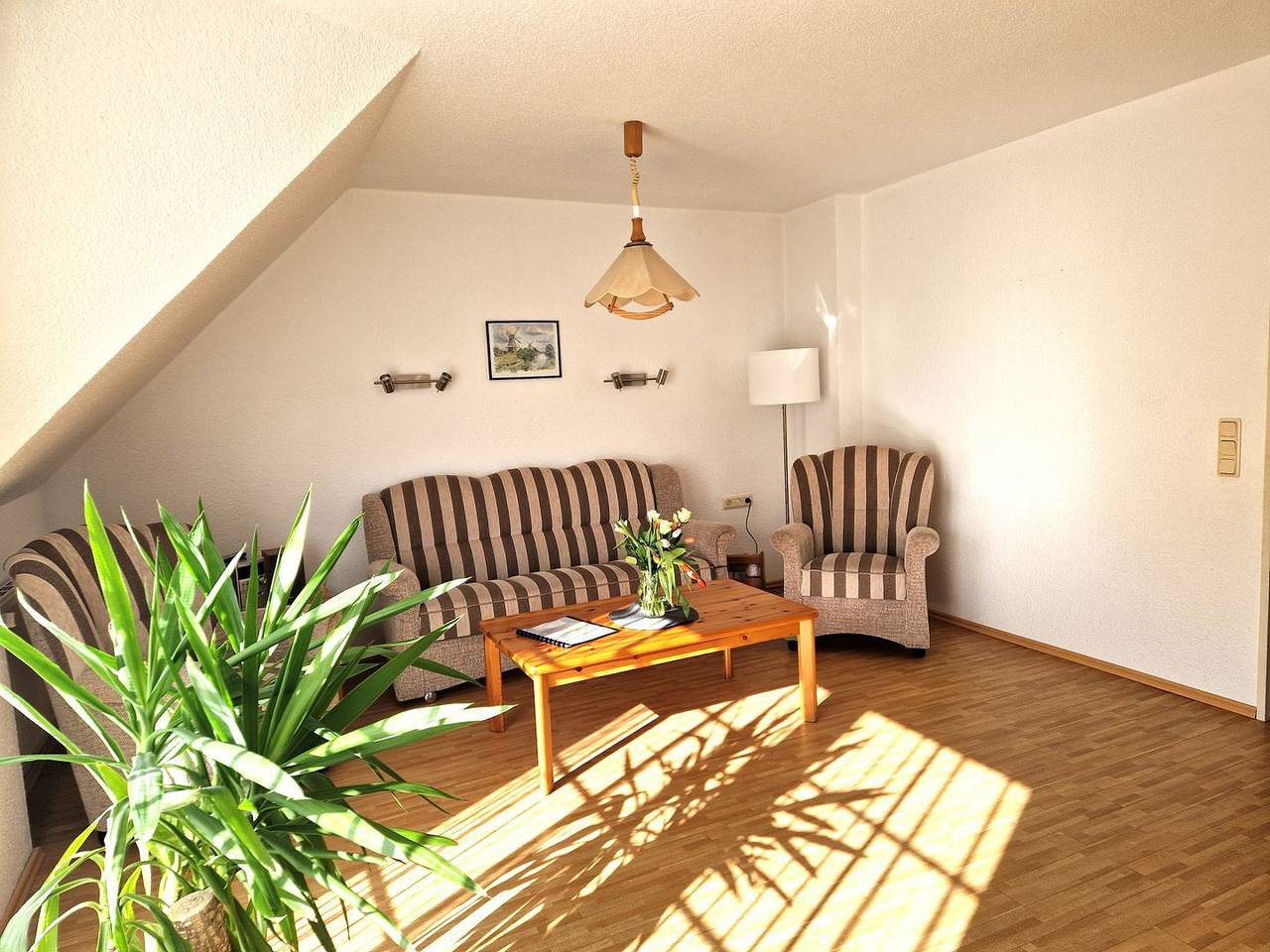 Entire apartment, Niedliche Ferienwohnung Og für 4 Pers.+Baby -ca. 60 m² im Zentrum von Norddeich in Beach Norddeich, Norddeich