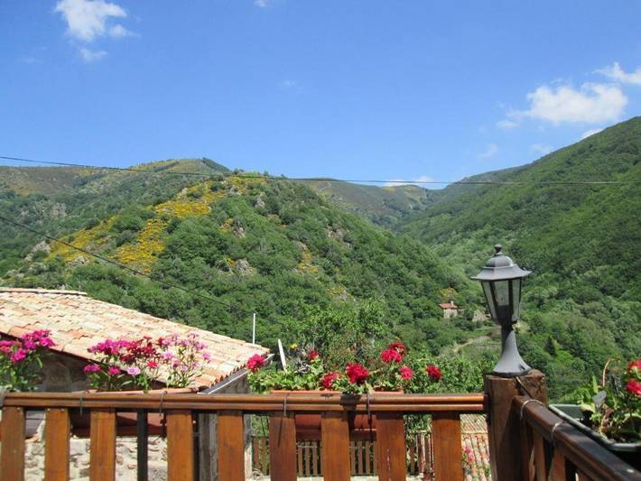 Gîte pour 4 personnes, avec vue et terrasse, animaux acceptés dans Péreyres
