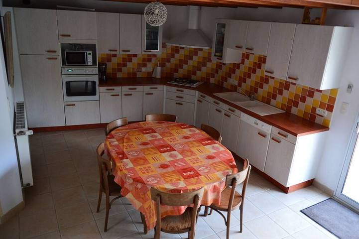 Gîte pour 8 personnes, avec piscine et jardin à Savigné - 2