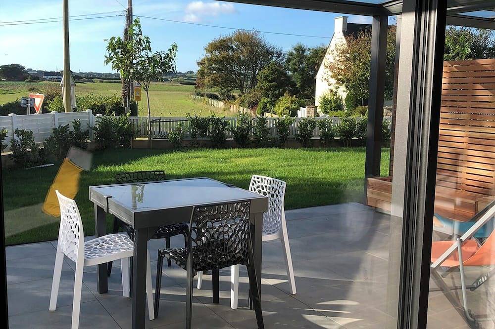 Ganze Wohnung, 1-bedroom gîte with access to covered, heated swimming pool. 2 steps from the sea in Guissény, Brest und Umgebung