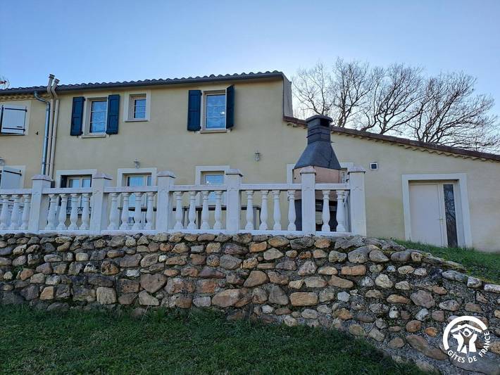 Gîte pour 9 personnes, avec Terrasse et Jardin à Montredon-Labessonnié