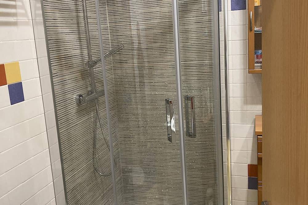 Entire apartment, Beautiful apartment with terrace, swimming pool, gym, sauna and 10,000m2 of gardens in Vigo, Rías Baixas