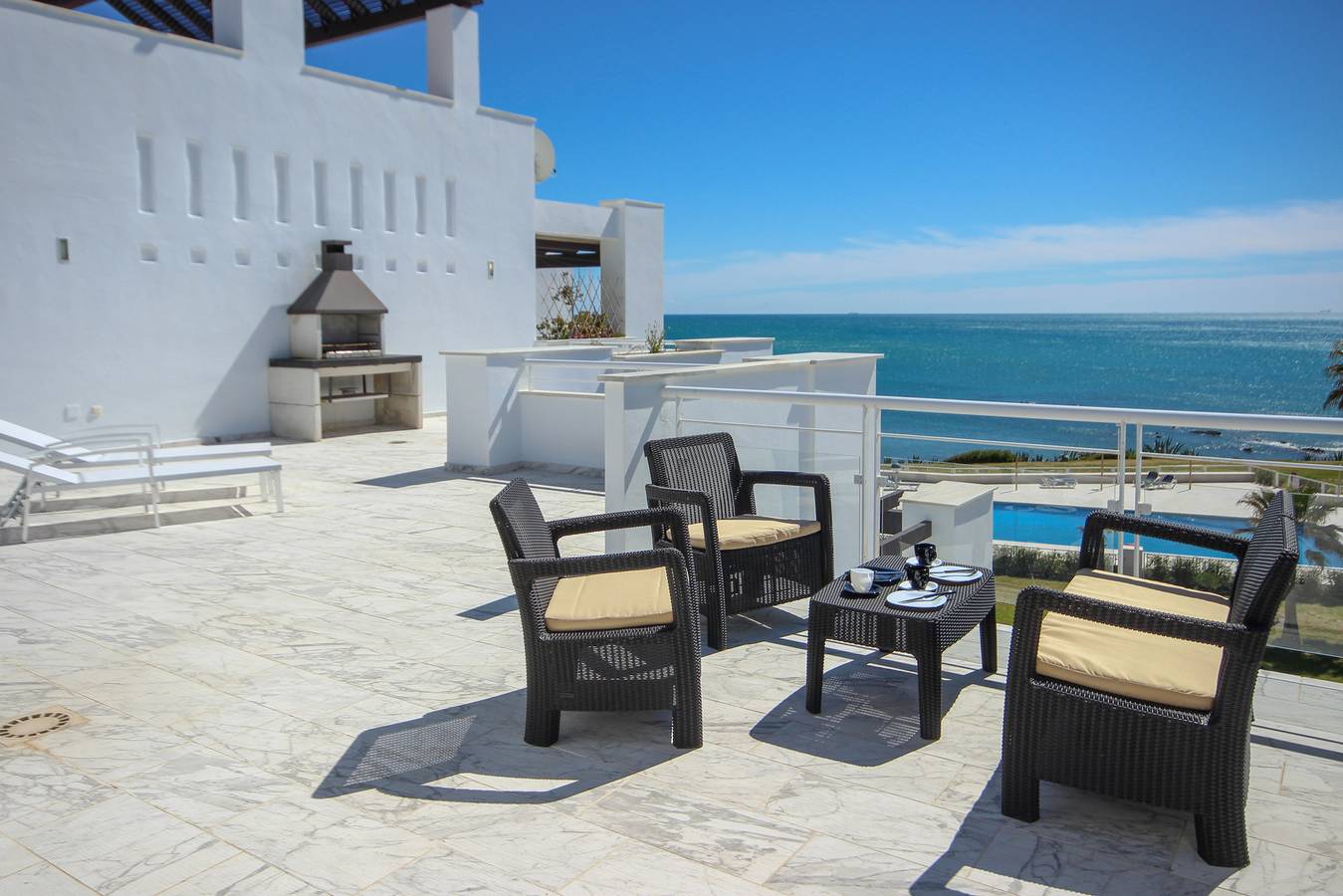 Apartamento entero, Ático frente al mar con vistas al mar, Bañera de hidromasaje, Barbacoa in Casares del Mar, Casares