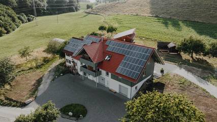 Cottage pour 6 personnes, avec balcon ainsi que jardin et vue, adapté aux familles à Neukirch