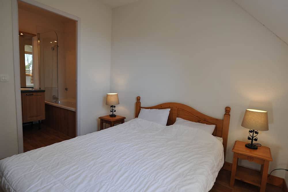 Appartement entier, Résidence le bois de la reine*** -  Appartement duplex 3 pièces cabine 6/8 pers in Lac Pavin, Besse-et-Saint-Anastaise