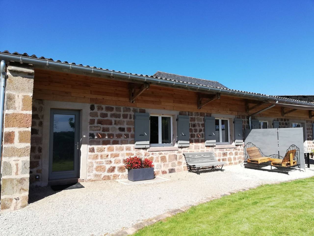Maison de vacances « Gîte Les Tourettes » avec piscine partagée, terrasse privée et Wi-Fi in Nauviale, Aveyron