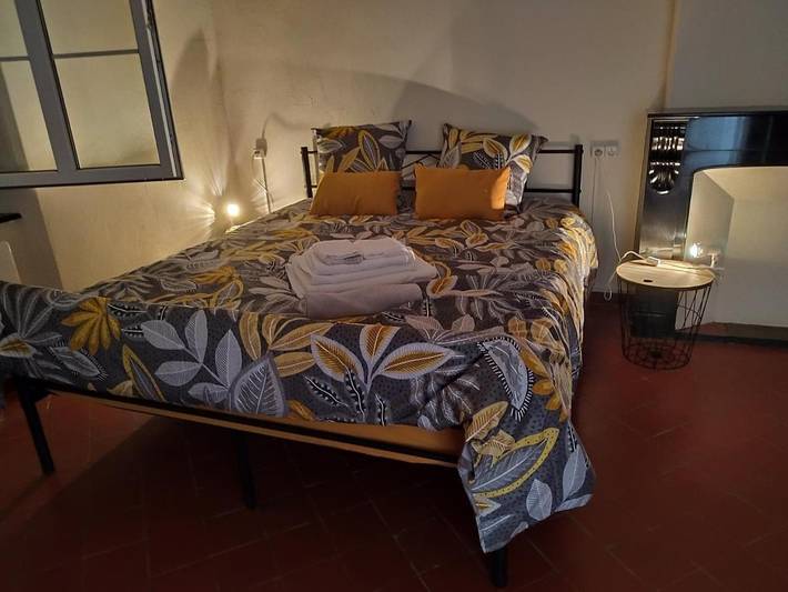 Location de vacances pour 4 personnes, avec vue et terrasse ainsi que jardin et piscine à Pierrerue - 2