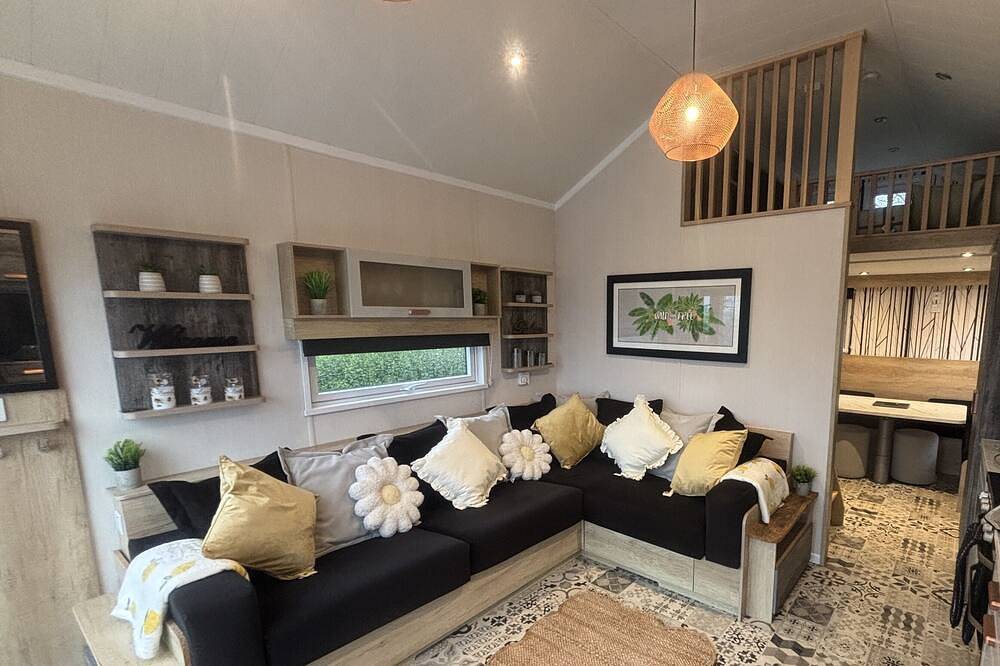 Petite Retreat - Lovely Pod with Hot Tub in Narberth, Pembrokeshire