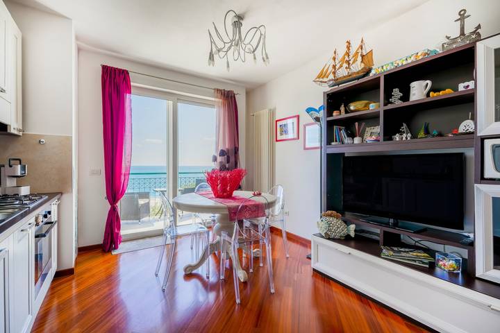 Appartamento intero, Appartamento 'Dimora Luxury' con Vista Mare, Wi-Fi e Aria Condizionata in Polignano a Mare, Provincia di Bari