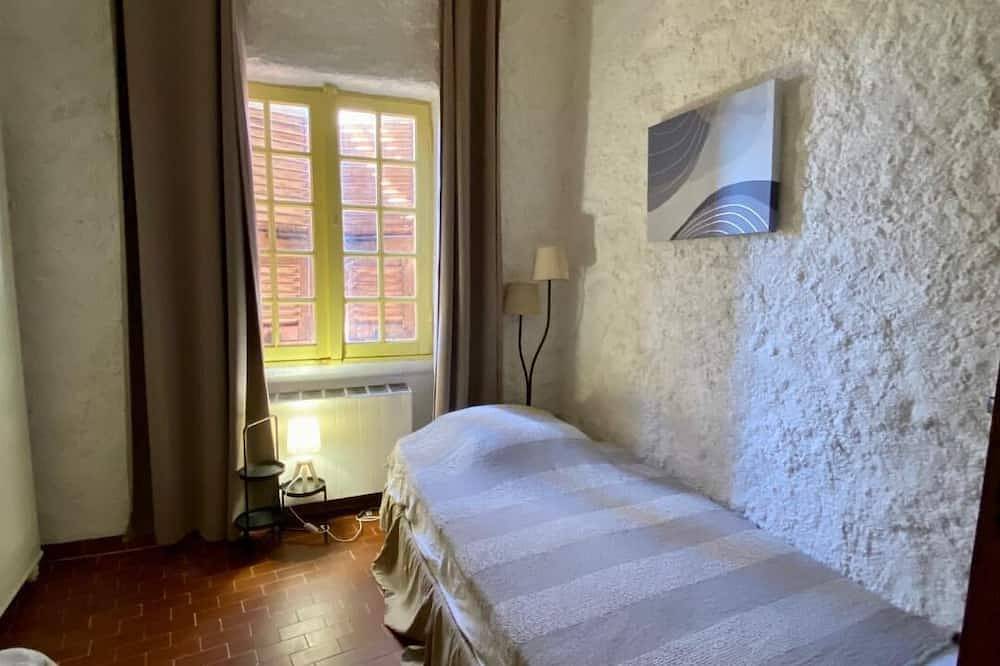 Espace,soleil et liberté : 4 terrasses , jardin privatif .Chambres climatisées. in Propriano, Arrondissement de Sartène