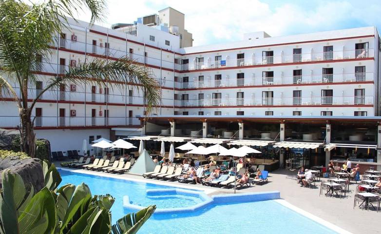Hôtel, avec Balcon et Terrasse ainsi que Jardin et Bassin pour enfant