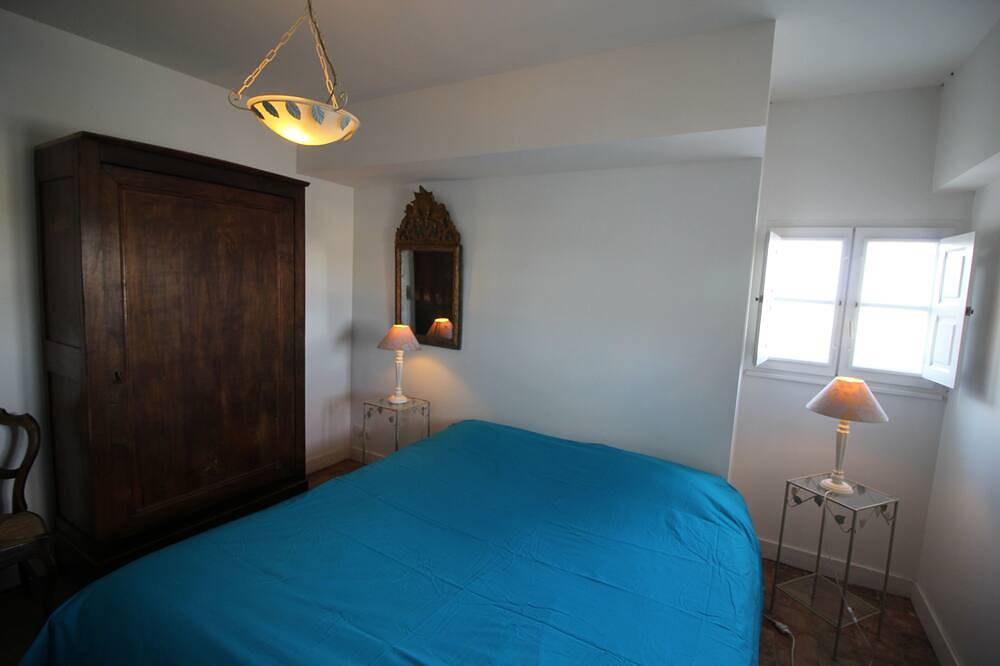 Entire apartment, 3000 sq f, in the old  Saumur city , along the Loire river. Charm & great views in Saumur, Loire Valley