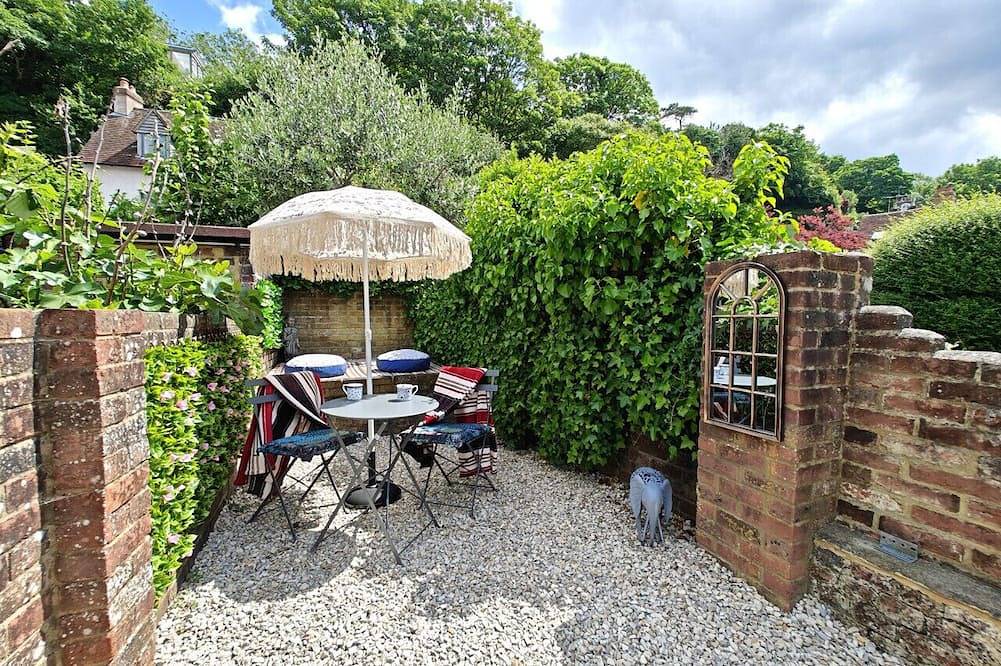 Entire apartment, Nulli Secundus - One Bedroom Apartment, Sleeps 2 in Lewes (UK), East Sussex