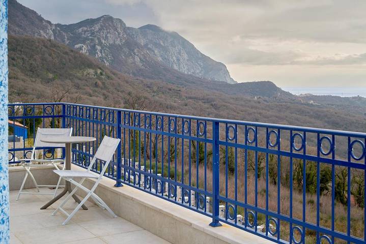 Villa für 5 Personen, mit Terrasse und Garten sowie Pool und Sauna in Montenegro - 2